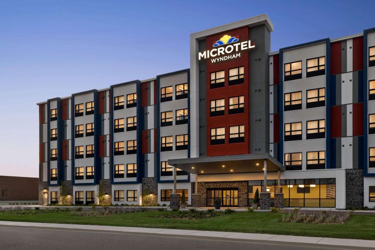Microtel Inn&Suites Montreal Airport-Dorval QC Exterior foto