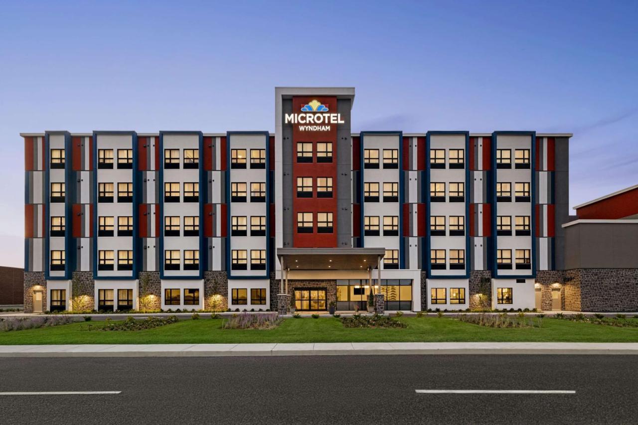 Microtel Inn&Suites Montreal Airport-Dorval QC Exterior foto