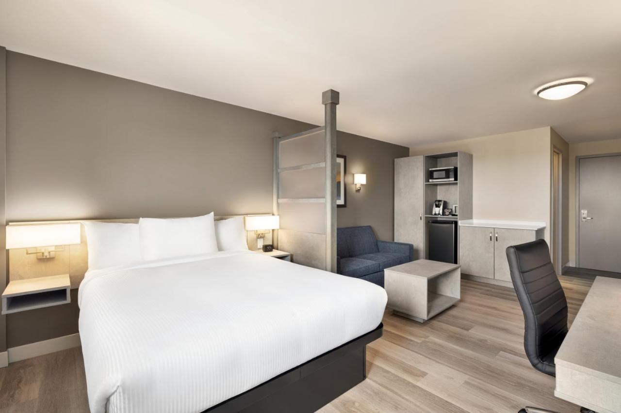 Microtel Inn&Suites Montreal Airport-Dorval QC Exterior foto