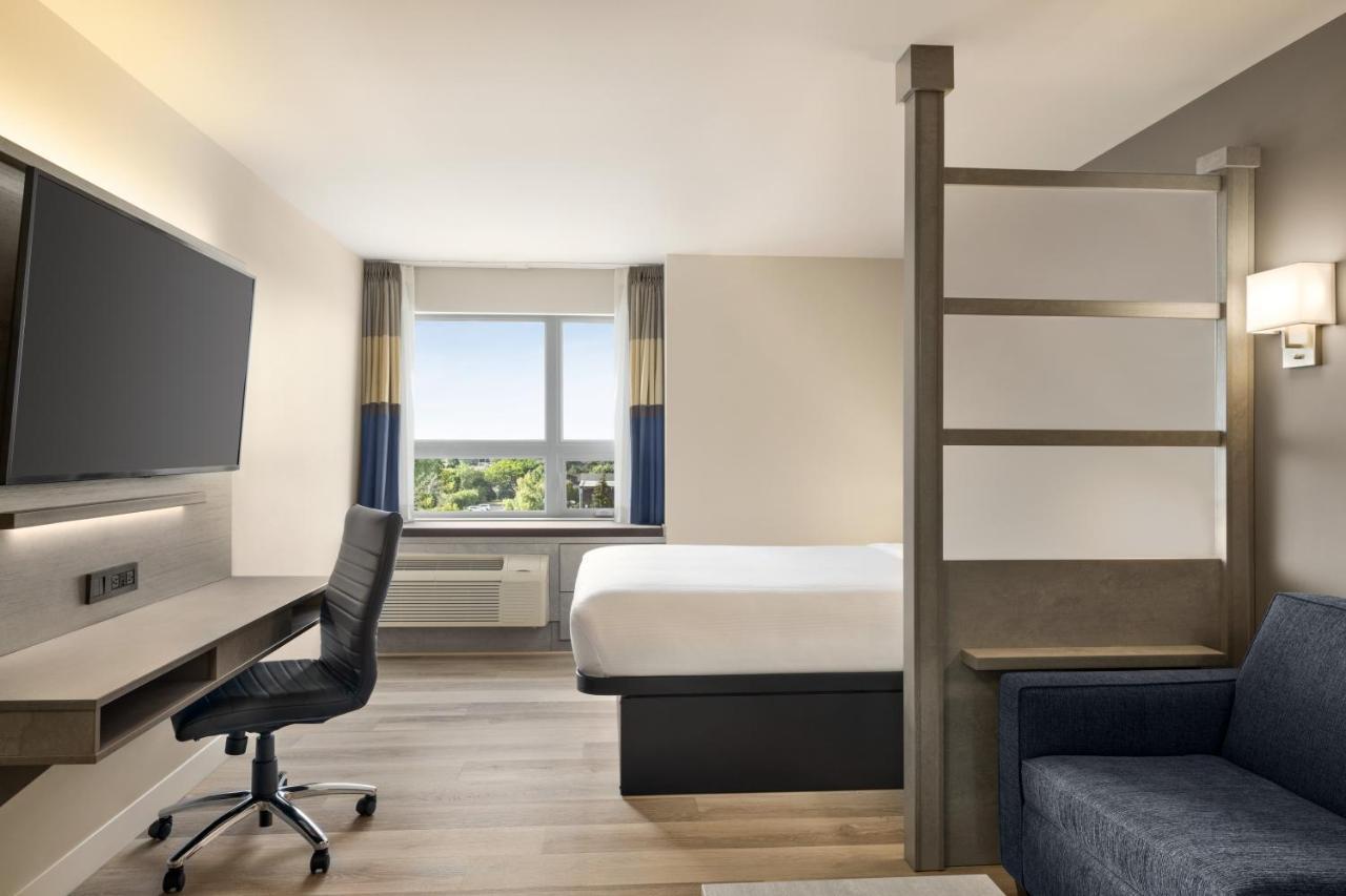 Microtel Inn&Suites Montreal Airport-Dorval QC Exterior foto