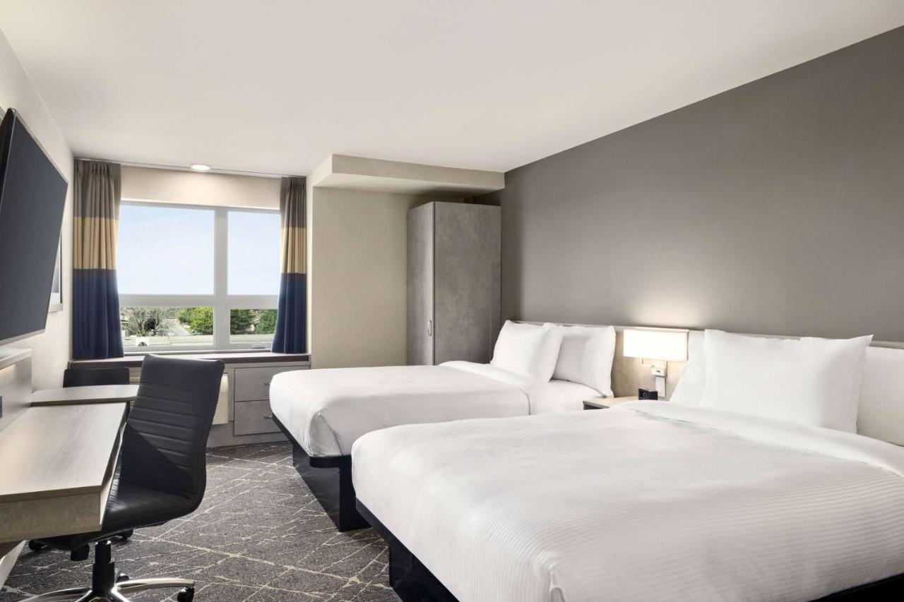 Microtel Inn&Suites Montreal Airport-Dorval QC Exterior foto