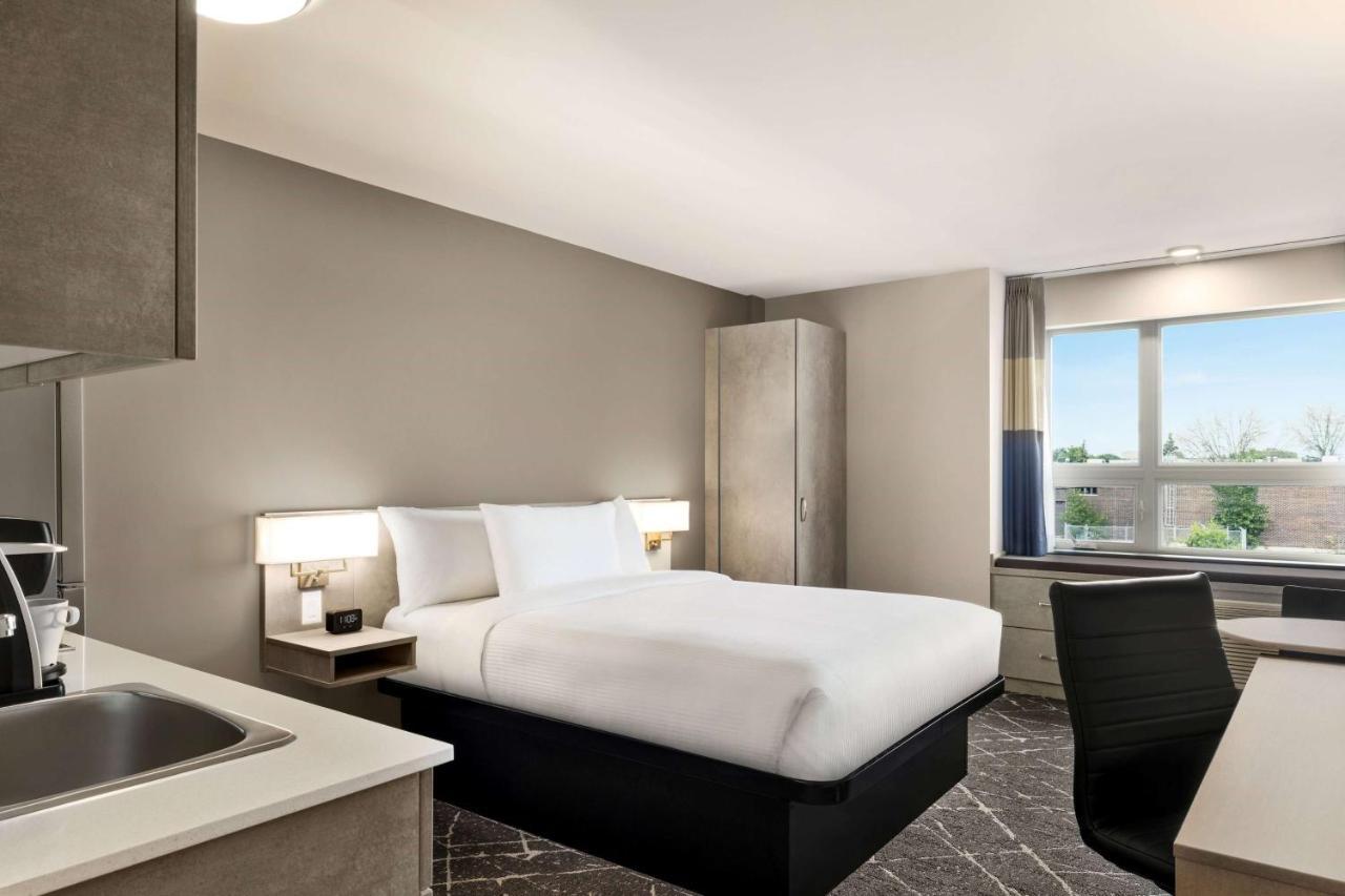 Microtel Inn&Suites Montreal Airport-Dorval QC Exterior foto